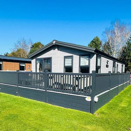 Black Moorhen Lodge With Hot Tub York Eksteriør billede