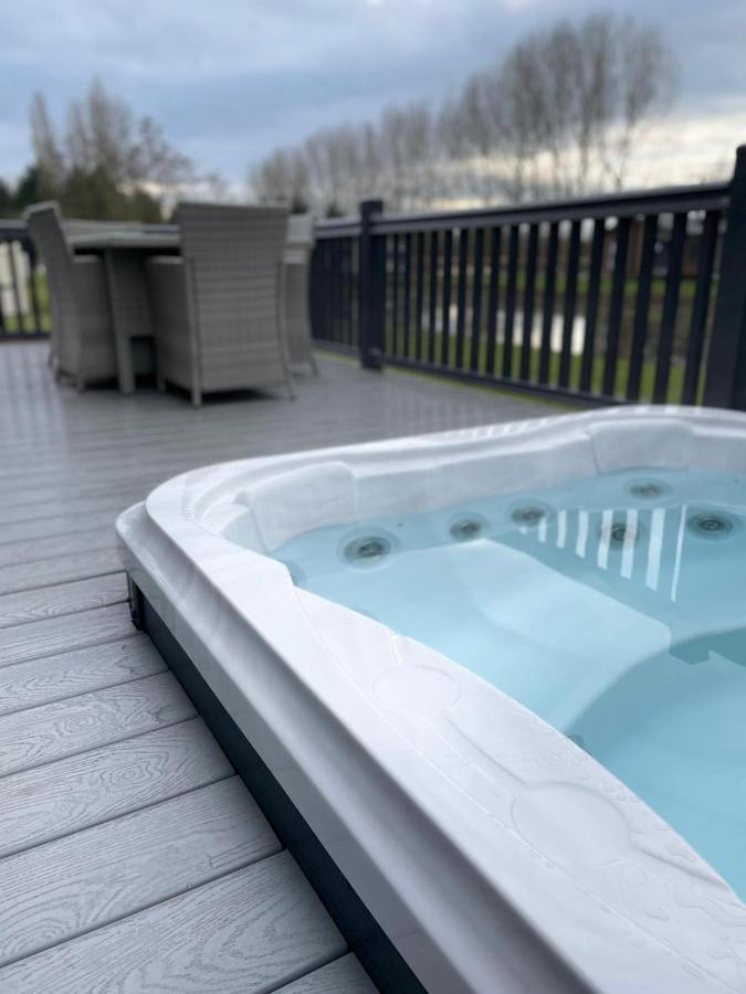 Black Moorhen Lodge With Hot Tub York Eksteriør billede